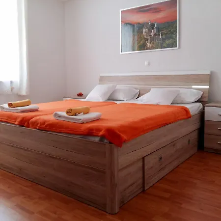 Apartment Domenika * Макарска