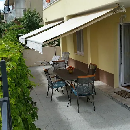 Apartment Domenika Апартаменты Макарска