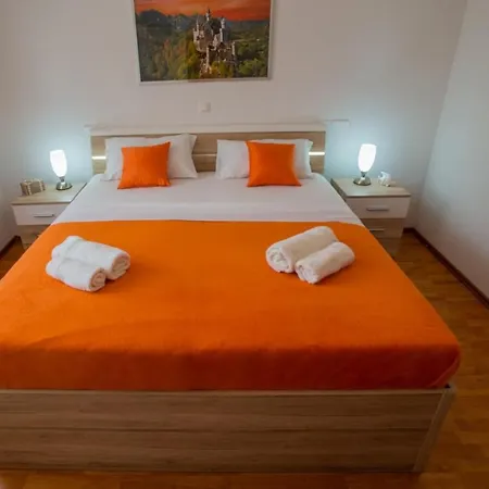 Apartment Domenika Апартаменты Макарска