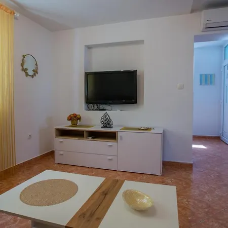 Apartment Domenika Апартаменты *