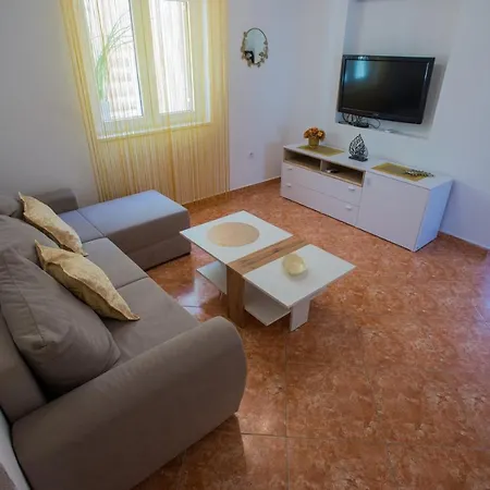 Apartment Domenika Апартаменты *