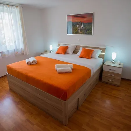 Apartment Domenika Апартаменты Макарска